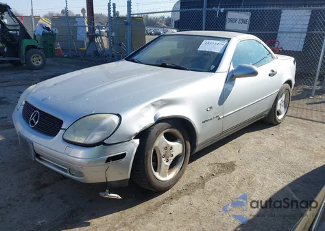 1998 Mercedes-Benz Slk 230 z USA, uszkodzony, nr VIN WDBKK47F6WF035800
